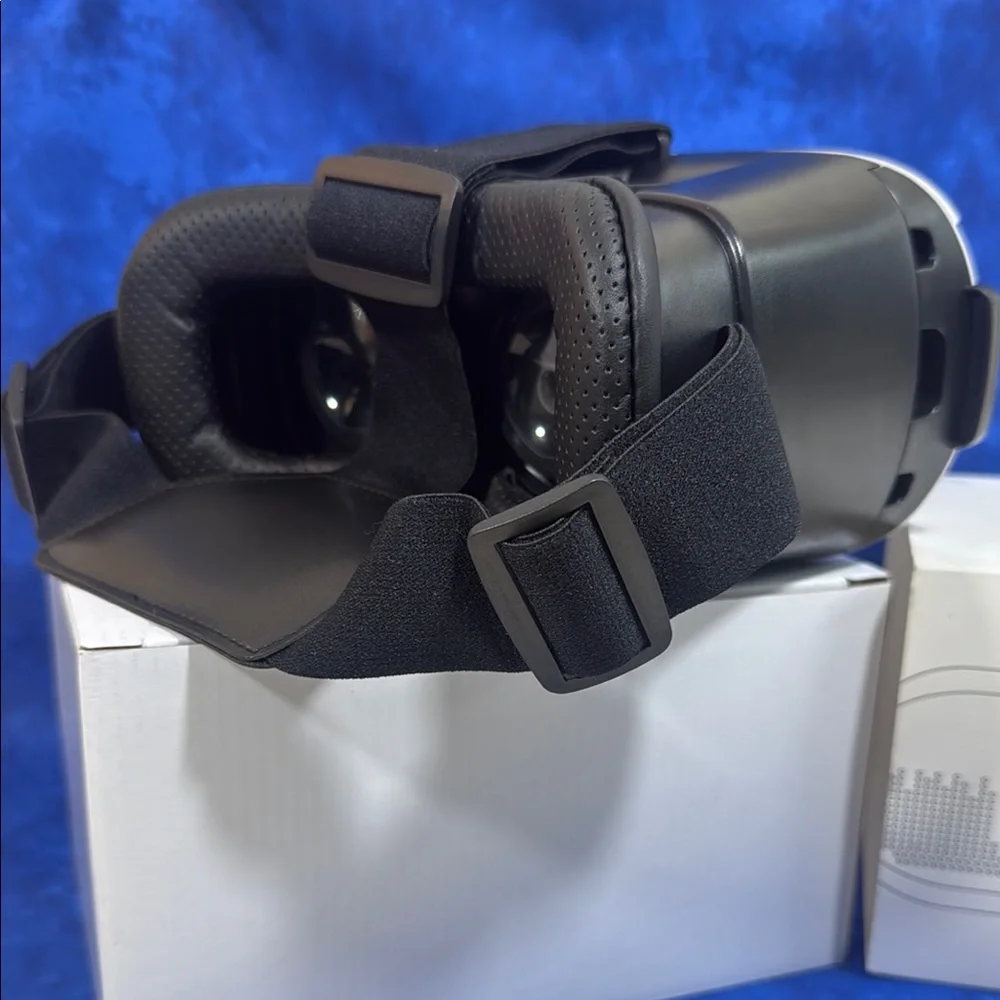 Virtual Reality Headset - White